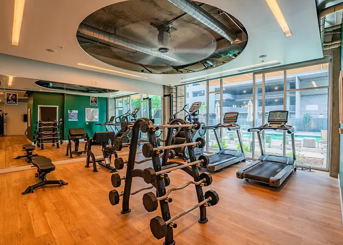 Dt Phx Getaway With Balcony Pool Gym And Wd Appartement