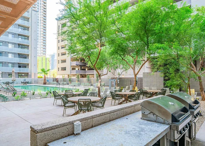 Dt Phx Getaway With Balcony Pool Gym And Wd Appartement