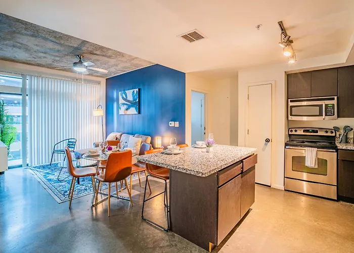 Dt Phx Getaway With Balcony Pool Gym And Wd Appartement