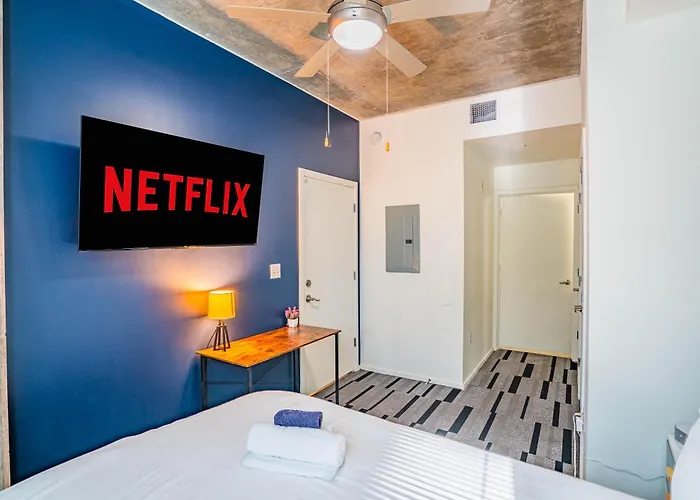 Dt Phx Getaway With Balcony Pool Gym And Wd * Phoenix
