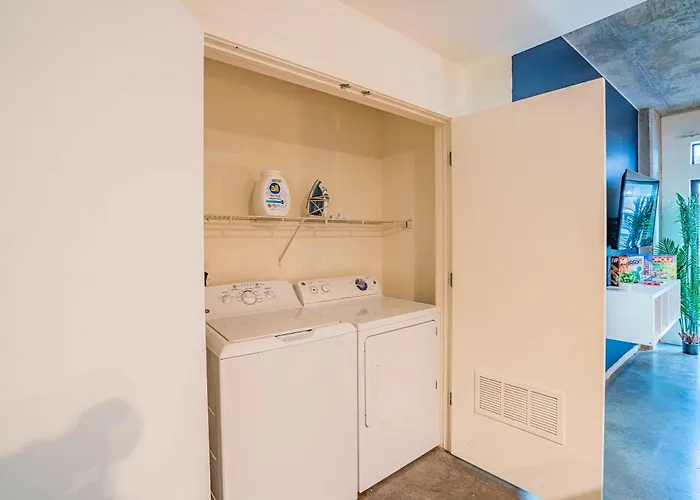 Dt Phx Getaway With Balcony Pool Gym And Wd Phoenix