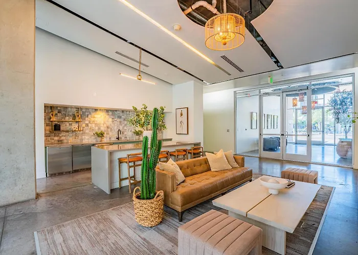 Dt Phx Getaway With Balcony Pool Gym And Wd Appartement *