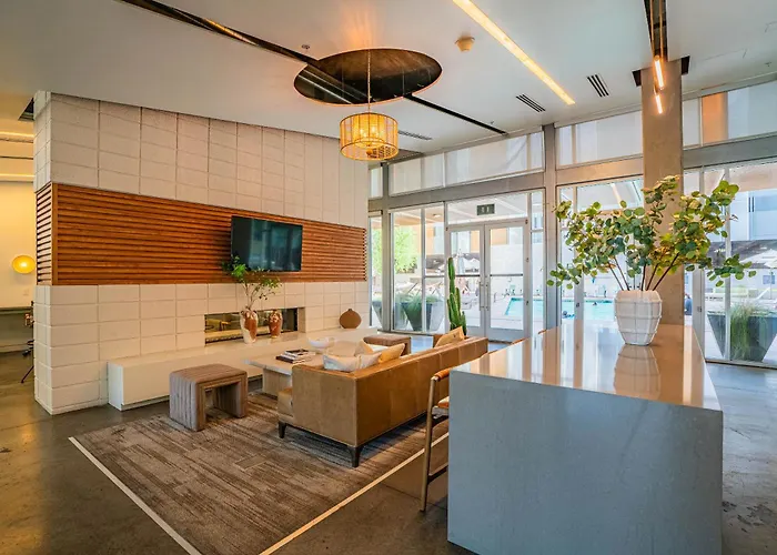 Dt Phx Getaway With Balcony Pool Gym And Wd Appartement