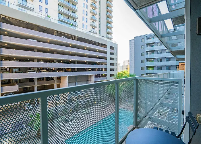 Appartement Dt Phx Getaway With Balcony Pool Gym And Wd